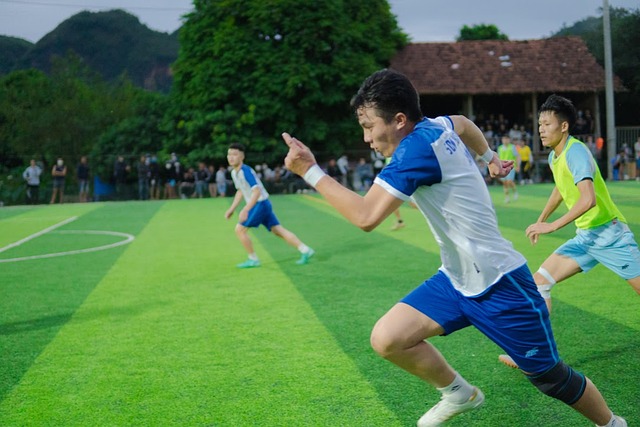 德媒：穆西亚拉和阿方索的恢复完全符合计划，目标是12月登场